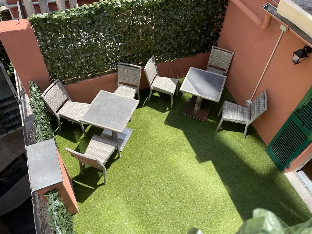 Domus Fieschi Rooms Генуя Гостевой дом